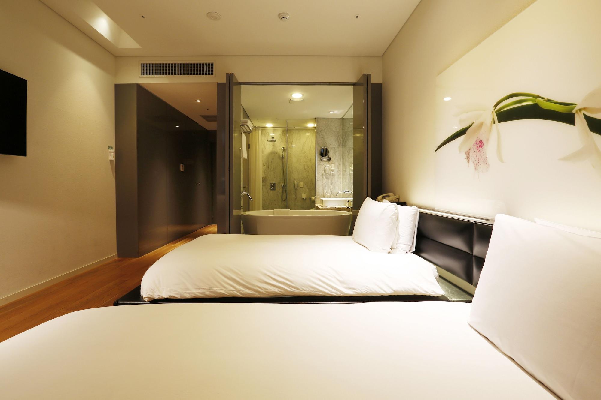 Grand Mercure Ambassador Changwon Exterior photo