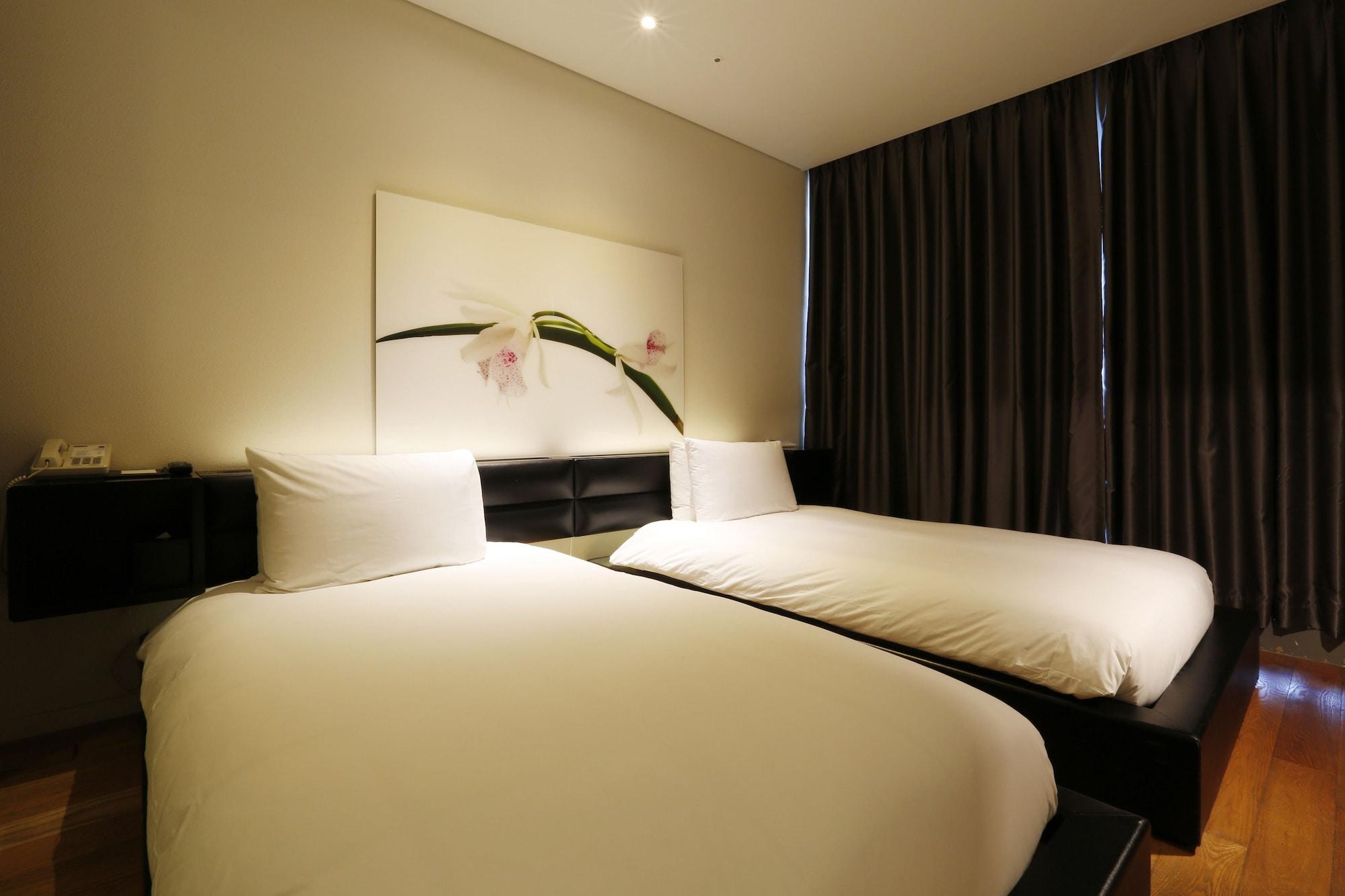 Grand Mercure Ambassador Changwon Exterior photo