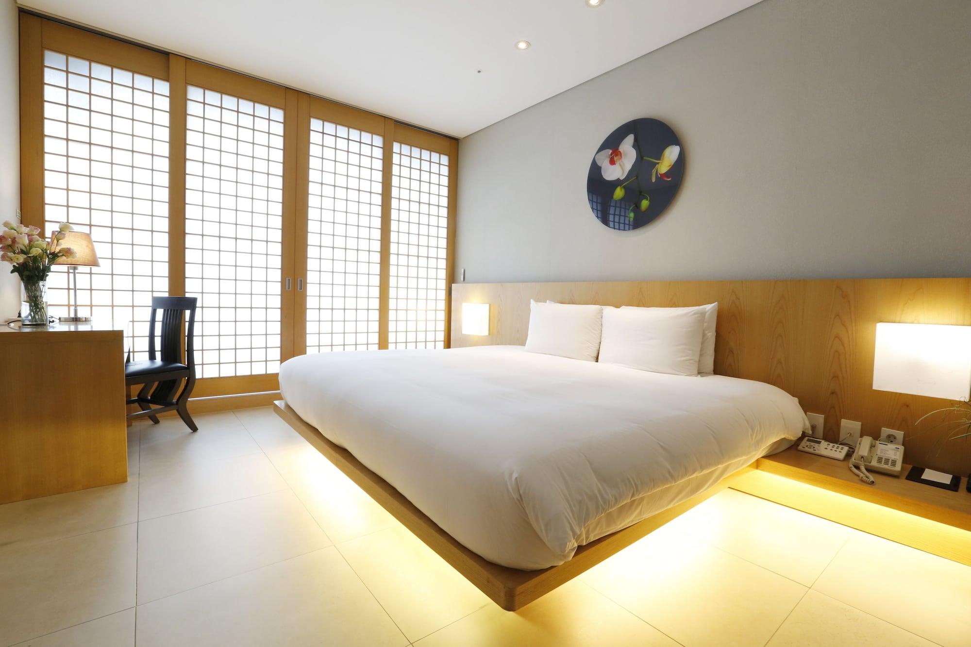 Grand Mercure Ambassador Changwon Exterior photo