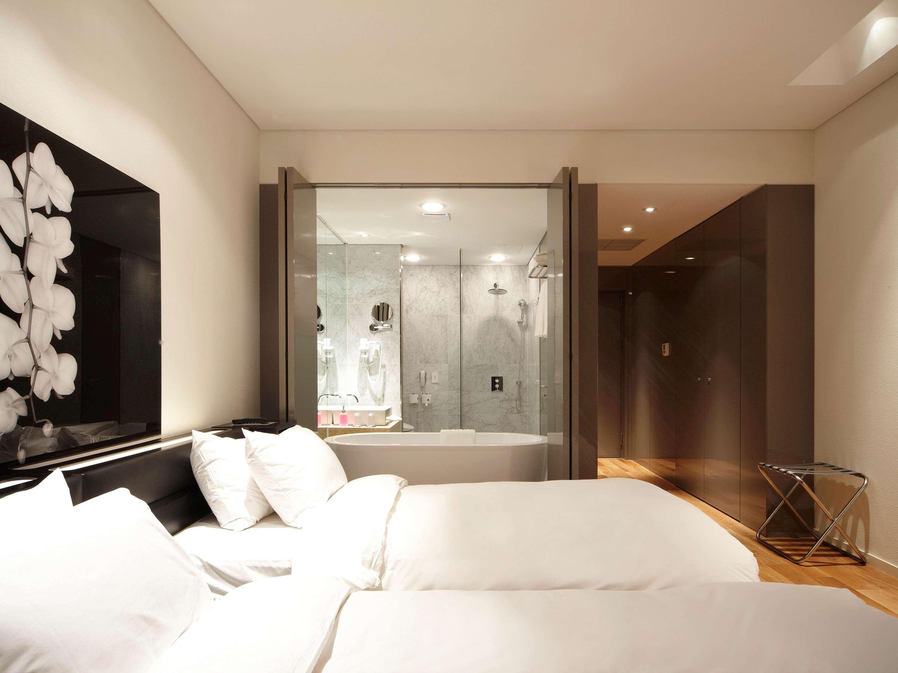 Grand Mercure Ambassador Changwon Exterior photo