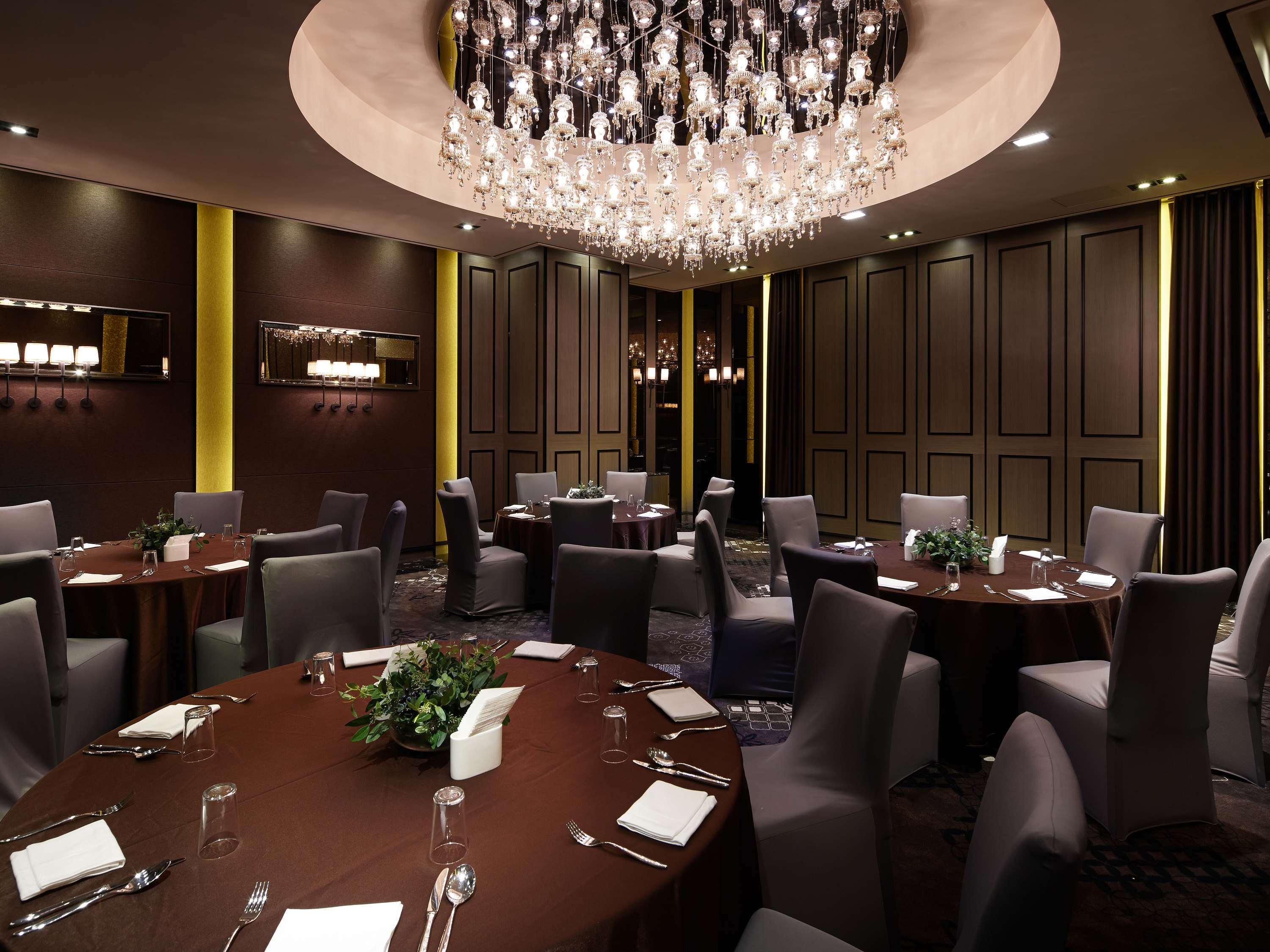 Grand Mercure Ambassador Changwon Exterior photo