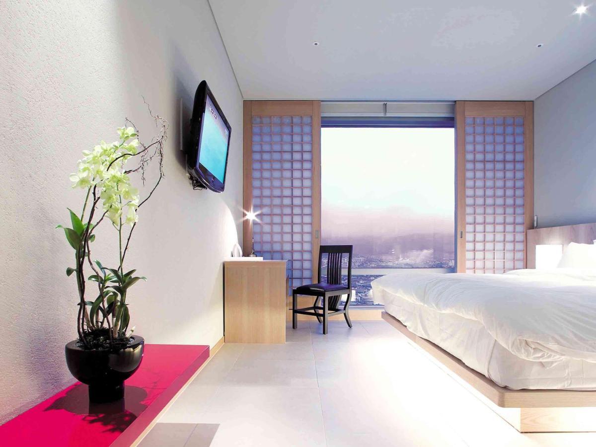 Grand Mercure Ambassador Changwon Exterior photo