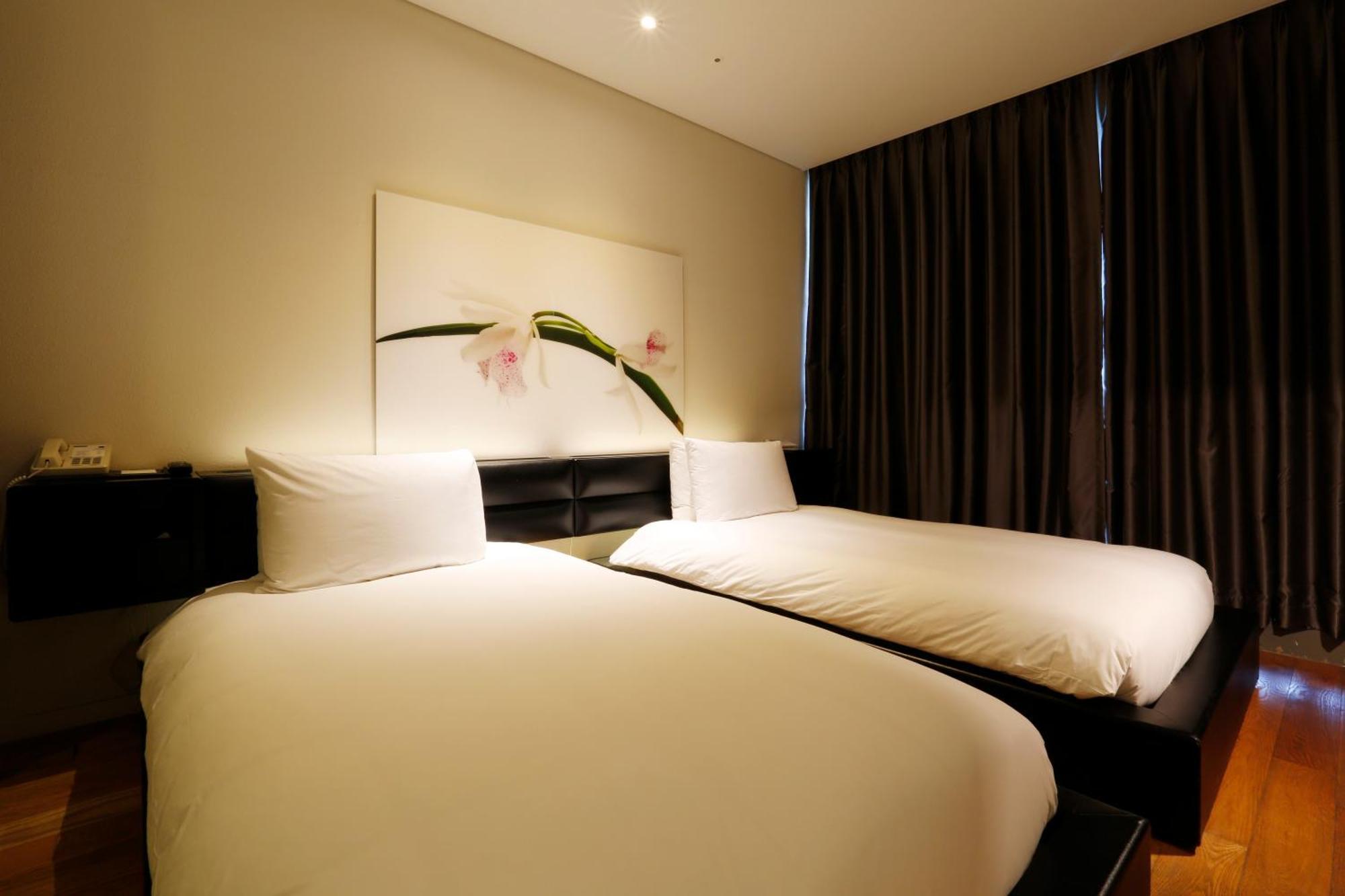 Grand Mercure Ambassador Changwon Exterior photo